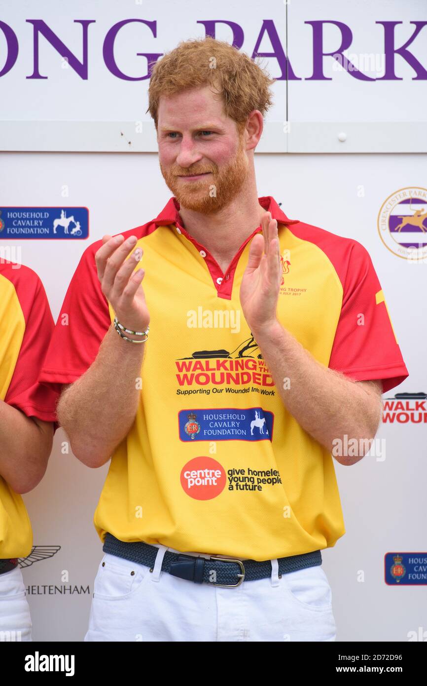 Il principe Harry ha ritratto giocando alla partita di polo del Jerudong Trophy, al Cirencester Park Polo Club, Gloucestershire. Data immagine: Sabato 15 luglio 2017. Il credito fotografico dovrebbe essere: Matt Crossick/ EMPICS Entertainment. Foto Stock