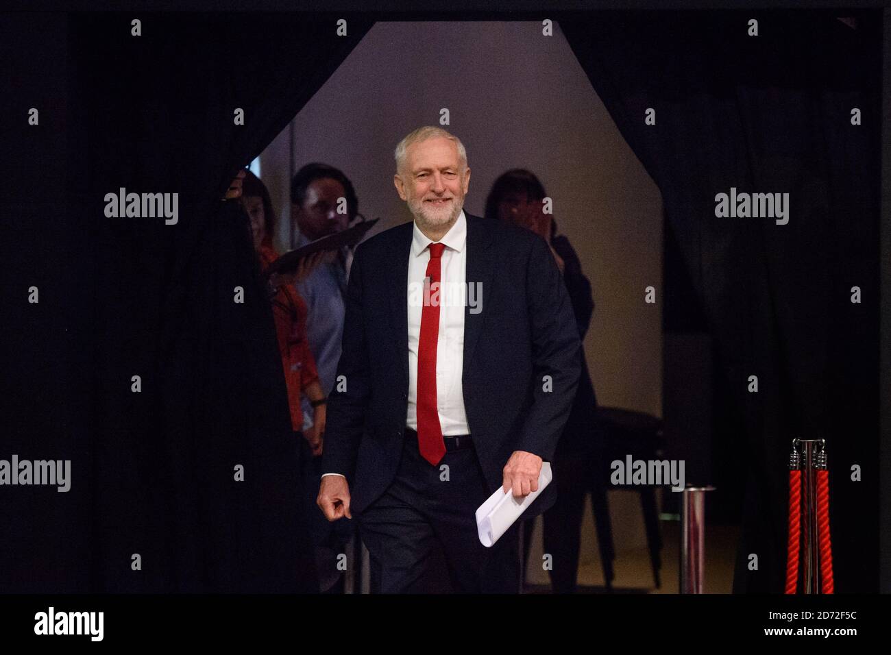 Jeremy Corbyn ha raffigurato prima di dare il suo discorso del leader, durante la conferenza del Partito laburista a Brighton. Data immagine: Mercoledì 27 settembre 2017. Il credito fotografico dovrebbe essere: Matt Crossick/ EMPICS Entertainment. Foto Stock