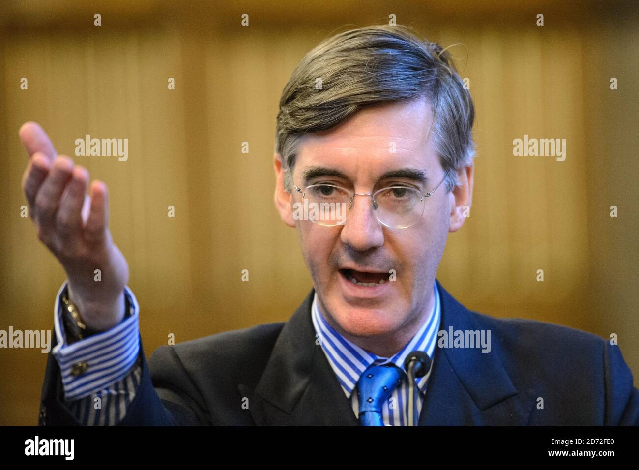 Jacob Rees-Mogg ha parlato in una riunione frangia al Municipio di Manchester, interrotta dai manifestanti, chiamata 'Brexit with Jacob Rees-Mogg', tenuta dal gruppo di Bruges nell'ambito della Conferenza del Partito conservatore a Manchester. Data immagine: 2 ottobre, 2017. Il credito fotografico dovrebbe essere: Matt Crossick/ EMPICS Entertainment. Foto Stock