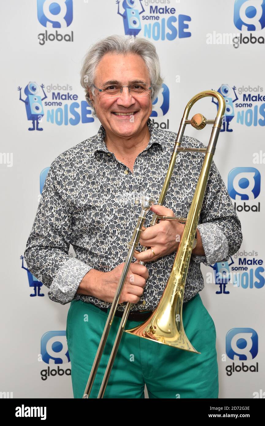 John Suchet ha ritratto durante il Global's Make Some Noise Day 2017, nei loro studi a Leicester Square, Londra. L'evento aiuta a raccogliere fondi per il Global's fare un po 'rumore, la carità istituita da Global per aiutare i giovani svantaggiati in tutto il Regno Unito. Data immagine: Venerdì 6 ottobre 2017. Il credito fotografico dovrebbe essere: Matt Crossick/ EMPICS Entertainment. Foto Stock