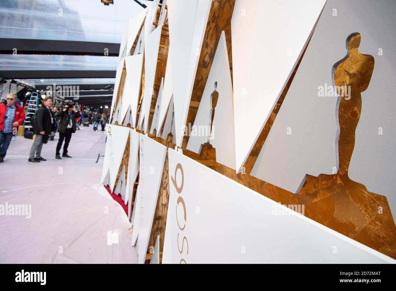 Il tappeto rosso viene preparato in vista dei 90° Academy Awards, fuori dal Dolby Theatre di Hollywood, Los Angeles, USA. Data immagine: Sabato 3 marzo 2018, 2017. Il credito fotografico dovrebbe essere: Matt Crossick/ EMPICS Entertainment. Foto Stock