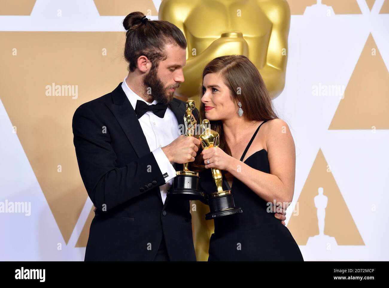 Chris Overton e Rachel Shenton con il loro miglior cortometraggio d'azione dal vivo Oscar per il bambino silenzioso nella sala stampa al 90° Academy Awards tenutosi al Dolby Theatre di Hollywood, Los Angeles, USA.Â il credito fotografico dovrebbe essere: Matt Crossick/EMPICS Entertainment Foto Stock