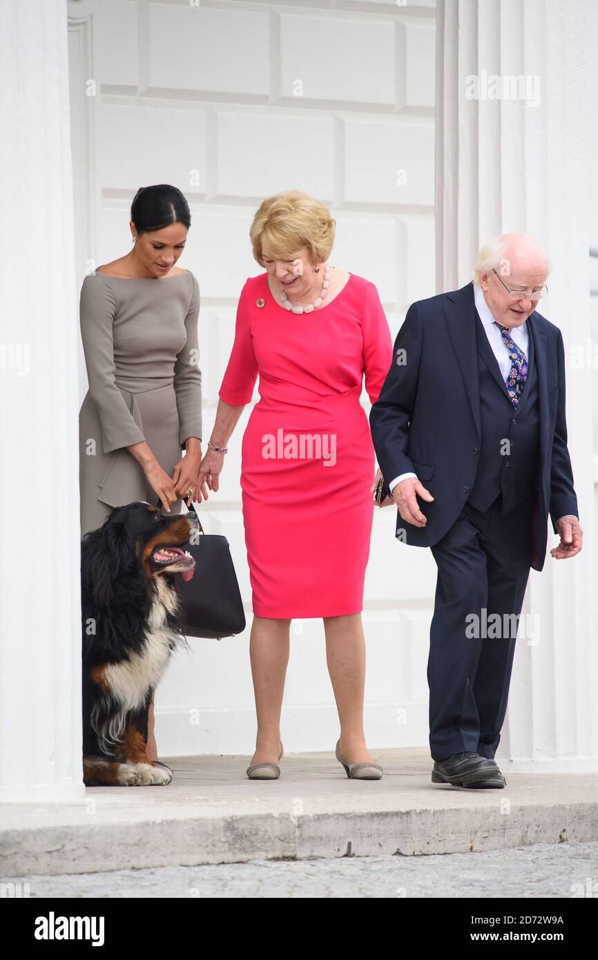 Meghan Markle, la duchessa del Sussex con il presidente Michael D Higgins e Sabina Higgins, ha raffigurato ad Aras an Uachtarain il secondo giorno della visita della coppia reale a Dublino, Irlanda. Data immagine: Mercoledì 11 luglio 2018. Il credito fotografico dovrebbe essere: Matt Crossick/ EMPICS Entertainment. Foto Stock