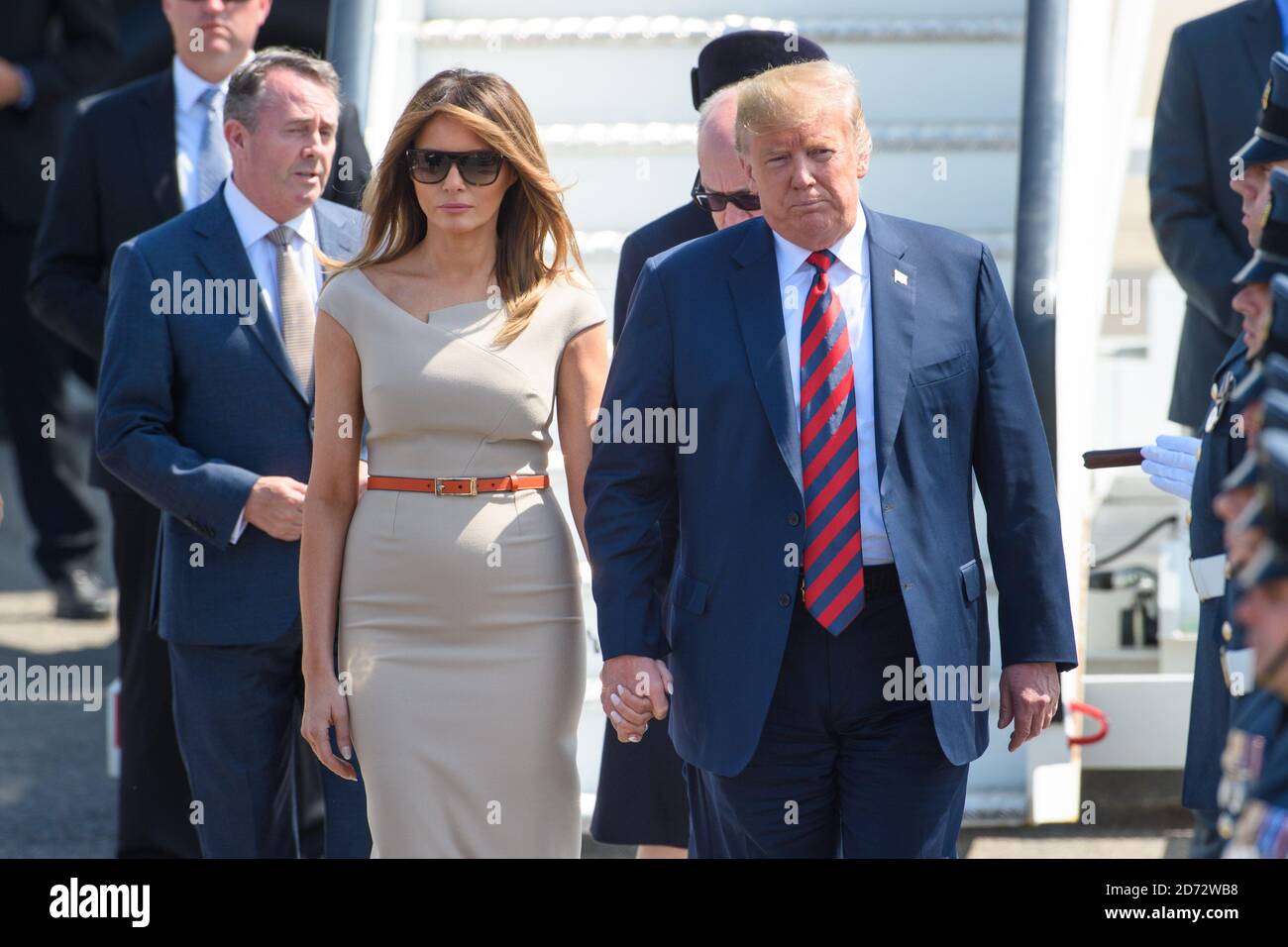 Il presidente DEGLI STATI UNITI Donald Trump e sua moglie Melania arrivano sull'Air Force One all'aeroporto di Stansted, Essex, prima della sua visita nel Regno Unito. Data immagine: Giovedì 12 luglio 2018. Il credito fotografico dovrebbe essere: Matt Crossick/ EMPICS Entertainment. Foto Stock