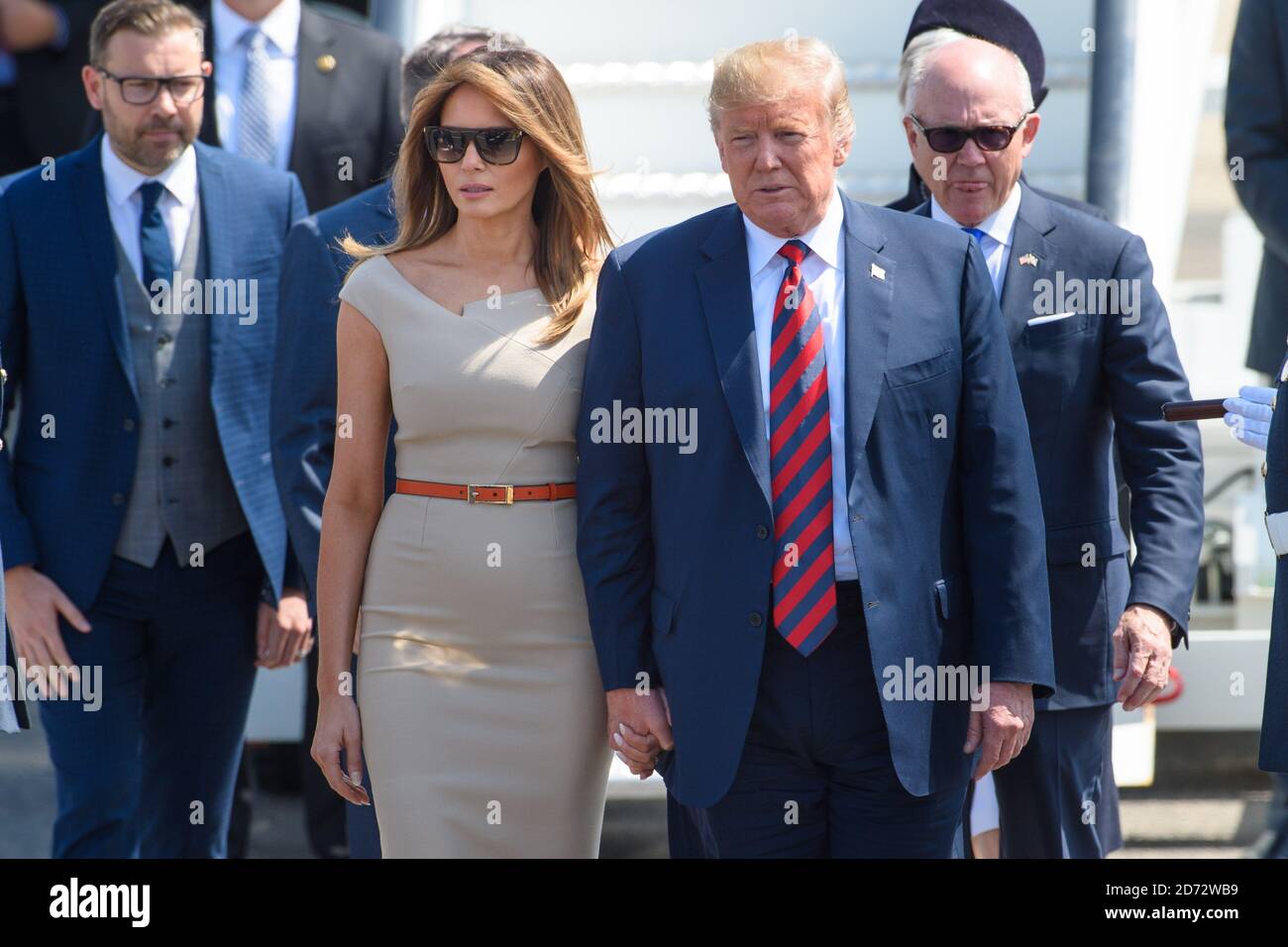 Il presidente DEGLI STATI UNITI Donald Trump e sua moglie Melania arrivano sull'Air Force One all'aeroporto di Stansted, Essex, prima della sua visita nel Regno Unito. Data immagine: Giovedì 12 luglio 2018. Il credito fotografico dovrebbe essere: Matt Crossick/ EMPICS Entertainment. Foto Stock