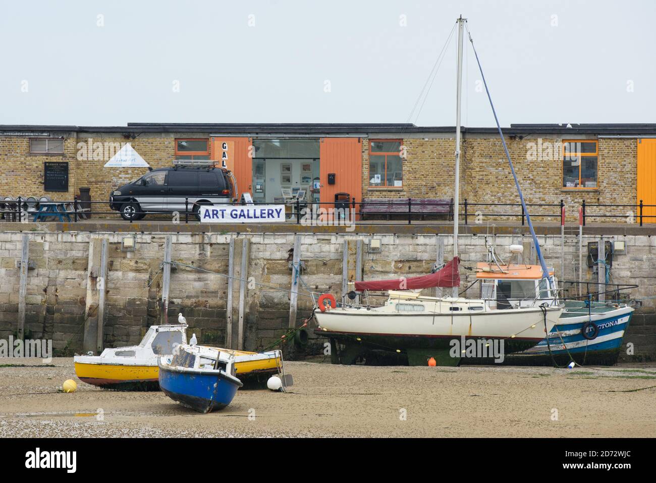 Vista generale del fronte mare a Margate, Kent. La città ha visto un grande aumento della sua comunità creativa e artistica sin dall'apertura del Turner Contemporarty nel 2011, con la città che attrae residenti da Londra e più lontano, grazie a una combinazione di alloggi a prezzi accessibili, un ambiente panoramico e una vivace scena artistica locale. Data immagine: Venerdì 20 luglio 2018. Il credito fotografico dovrebbe essere: Matt Crossick/ EMPICS Entertainment. Foto Stock