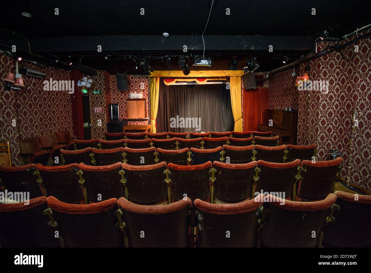 L'interno del teatro Tom Thumb a Margate, Kent. La città ha visto un grande aumento della sua comunità creativa e artistica sin dall'apertura del Turner Contemporarty nel 2011, con la città che attrae residenti da Londra e più lontano, grazie a una combinazione di alloggi a prezzi accessibili, un ambiente panoramico e una vivace scena artistica locale. Data immagine: Venerdì 20 luglio 2018. Il credito fotografico dovrebbe essere: Matt Crossick/ EMPICS Entertainment. Foto Stock