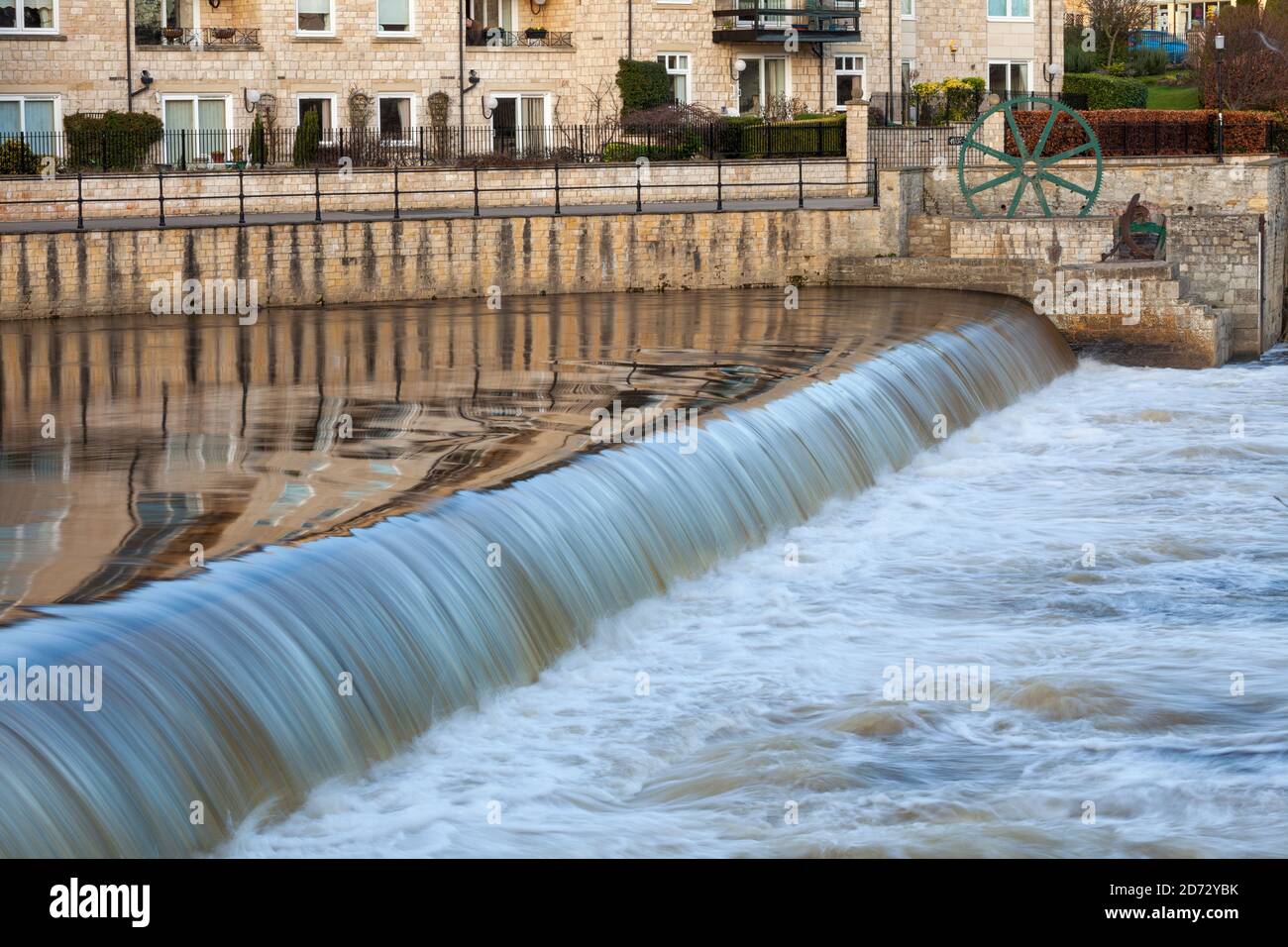 Il weir sul fiume Wharfe a Wetherby in West Yorkshire Foto Stock