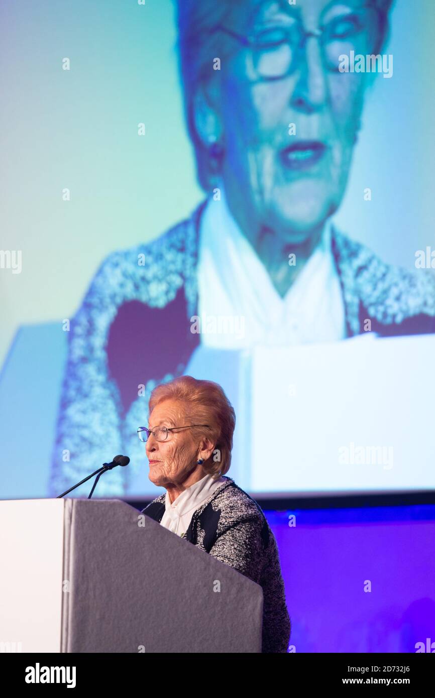 Il sopravvissuto all'Olocausto Sindu Hornick parla durante una cerimonia per celebrare il giorno del Memoriale dell'Olocausto, presso il centro QEII di Westminster, Londra, organizzato dal Holocaust Memorial Day Trust. Data immagine: Domenica 27 gennaio 2019. Il credito fotografico dovrebbe essere: Matt Crossick/ EMPICS Entertainment. Foto Stock