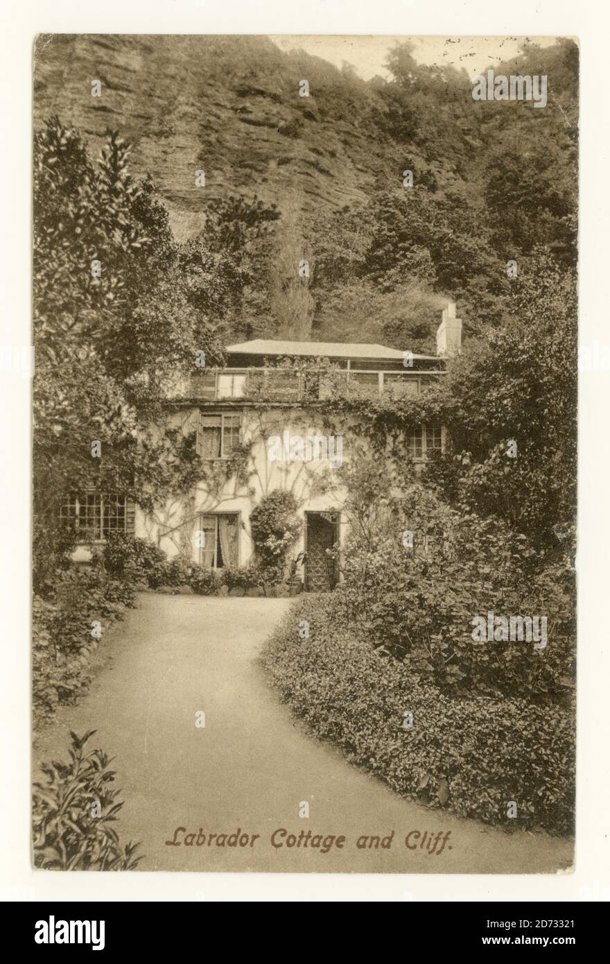 WW1 era saluti cartolina di Labrador Cottage e Cliff, Teignmouth, Devon, Regno Unito pubblicato il 1915 agosto. Foto Stock