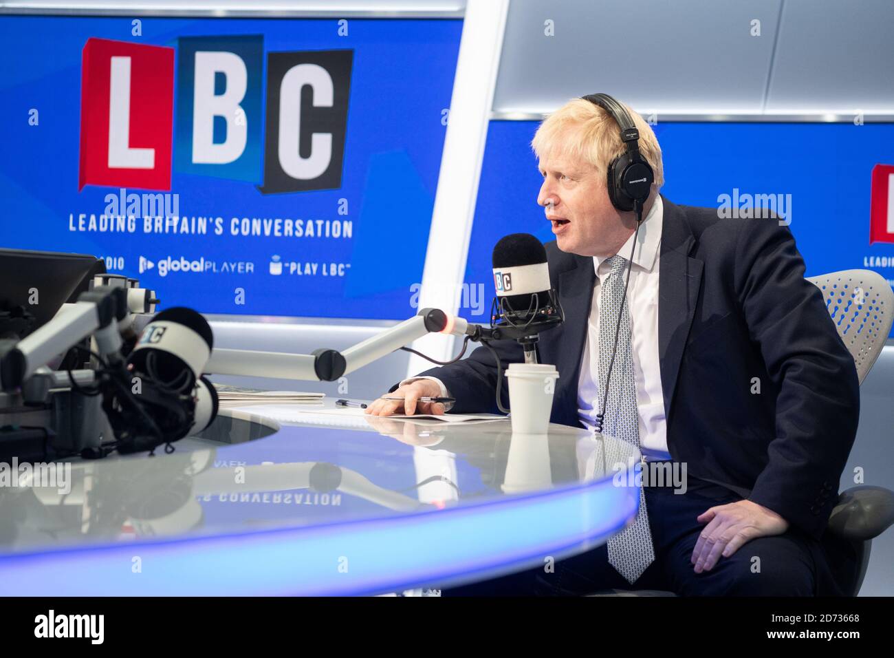 Boris Johnson ha ritratto durante un telefono dal vivo con il presentatore della LBC Nick Ferrari, nei loro studi nel centro di Londra. Data immagine: Martedì 25 giugno 2019. Il credito fotografico dovrebbe essere: Matt Crossick/Empics Foto Stock
