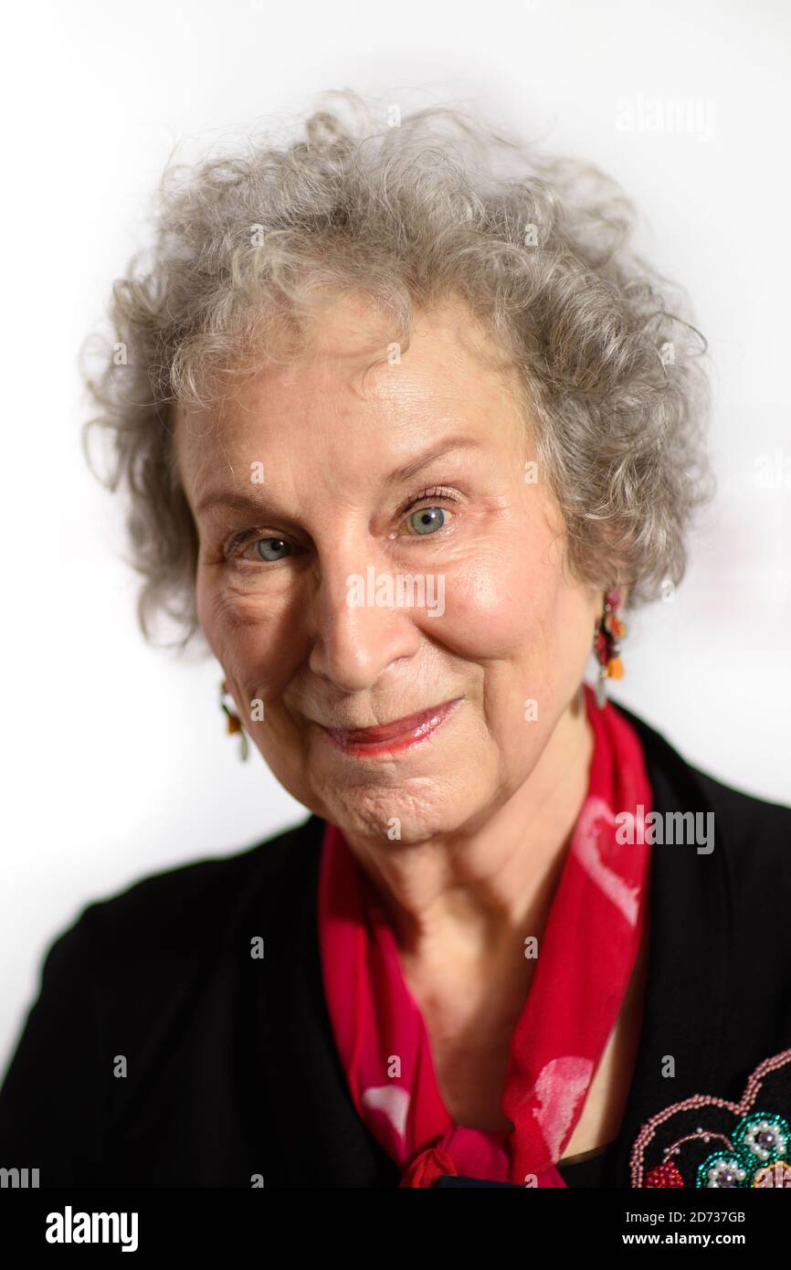 L'autore Margaret Atwood partecipa a una fotocellula per gli autori della shortlisted 2019 del Premio Booker, presso il centro South Bank di Londra. Data immagine: Domenica 13 ottobre 2019. Il credito fotografico dovrebbe essere: Matt Crossick/Empics Foto Stock