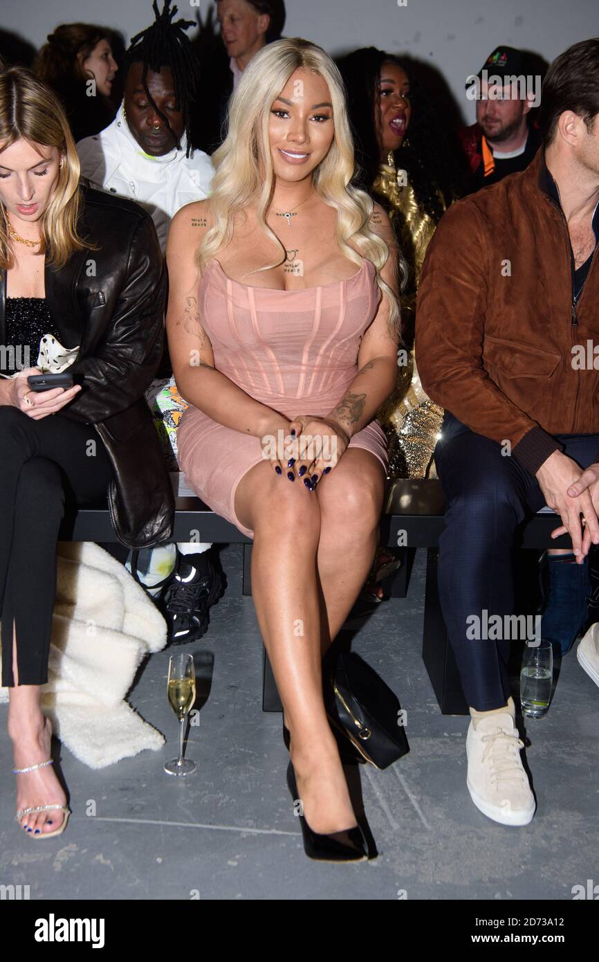 Munroe Bergdorf in prima fila durante la mostra del Premio Woolmark alla London Fashion Week febbraio 2020, all'Ambika P3 di Londra. Data immagine: Lunedì 17 febbraio 2020. Il credito fotografico dovrebbe essere: Matt Crossick/Empics Foto Stock