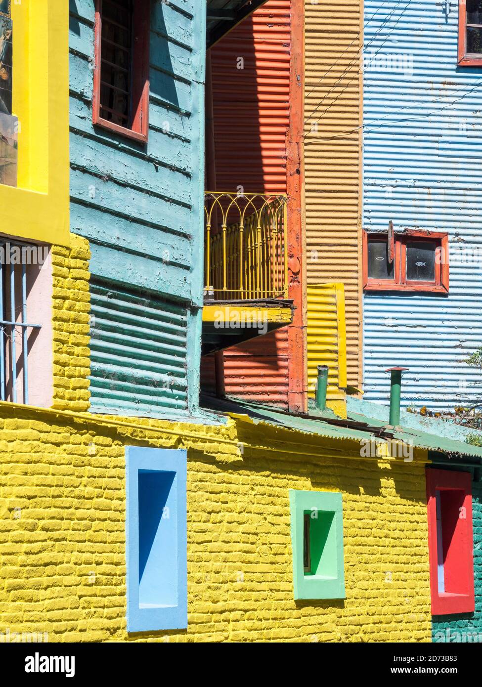 La Boca, questo quartiere è una delle principali attrazioni di Buenos Aires, la capitale dell'Argentina. Caminito, la strada del Tango. America del Sud, Argentina Foto Stock