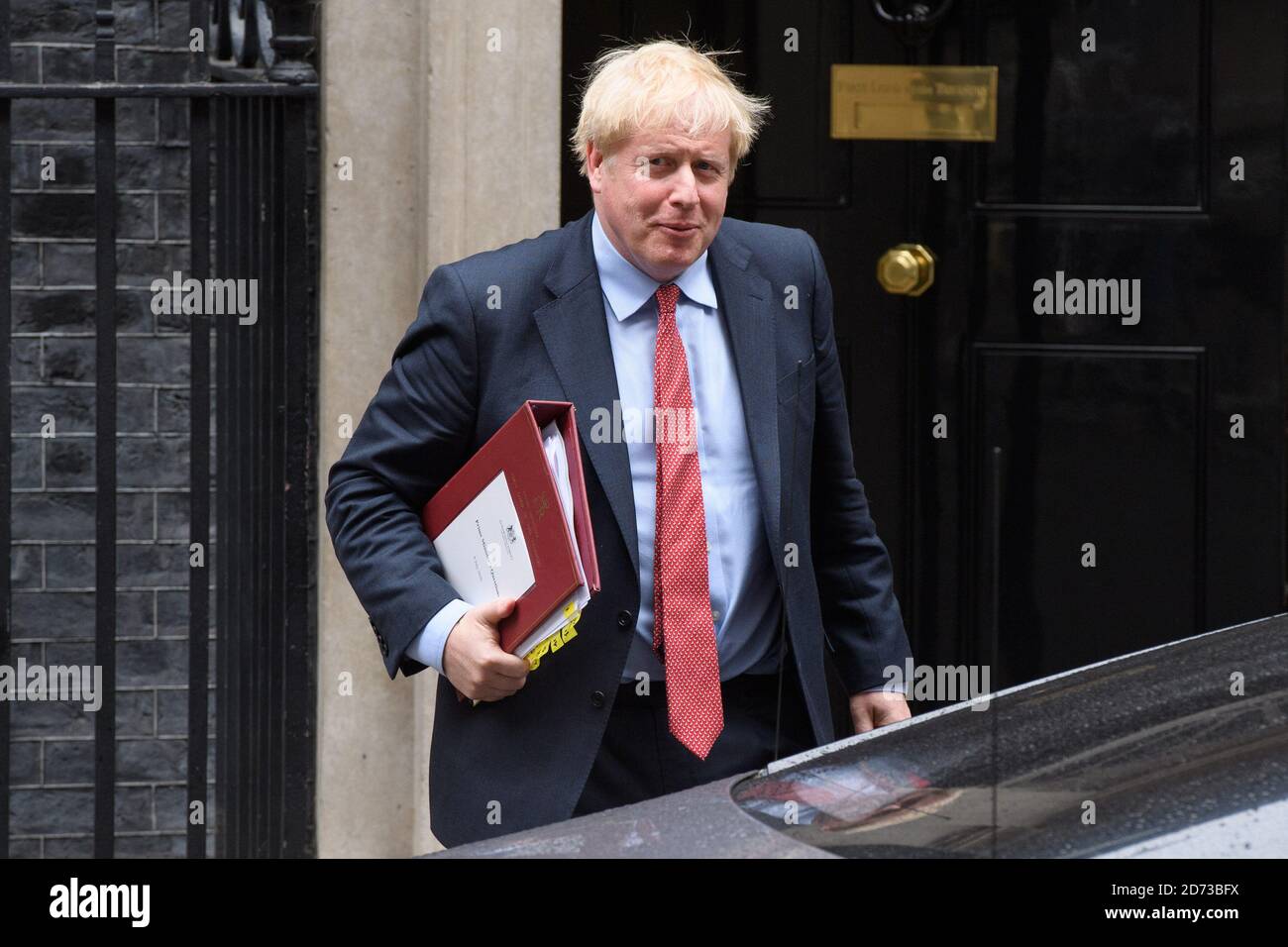 Il primo Ministro Boris Johnson parte dal 10 Downing Street, a Westminster, Londra, per partecipare alle interrogazioni del primo Ministro presso la Camera del Parlamento. Data immagine: Mercoledì 8 luglio 2020. Il credito fotografico dovrebbe essere: Matt Crossick/Empics Foto Stock