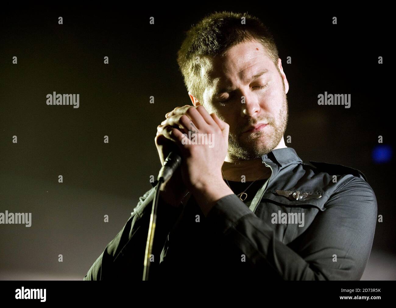 Tom Meighan di Kasabian esegue un concerto esclusivo su Myspace Paradiso a Londra Foto Stock