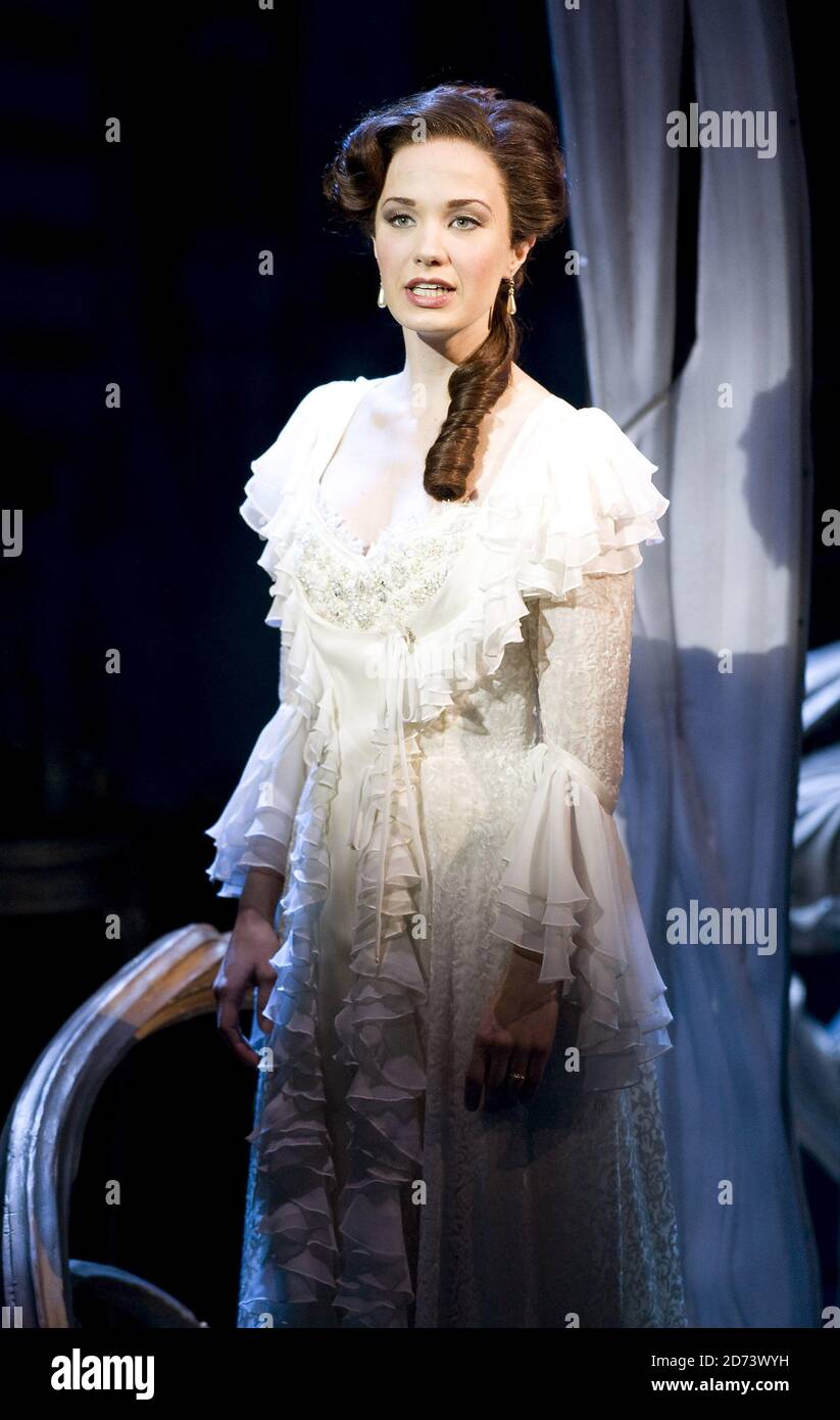 Sierra Boggess esegue scene di Love Never Dies al Adelphi Theatre nel centro di Londra Foto Stock