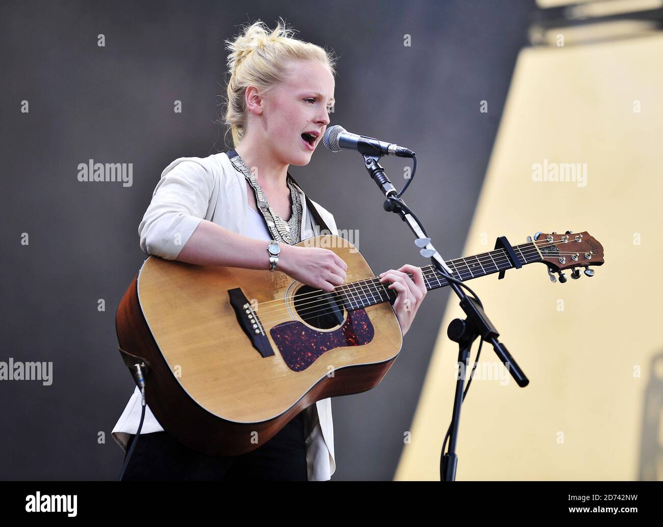 Laura Marning si esibisce durante il festival Latitude di Suffolk. Data immagine: 16 luglio 2010. M Crossick/EMPICS Foto Stock