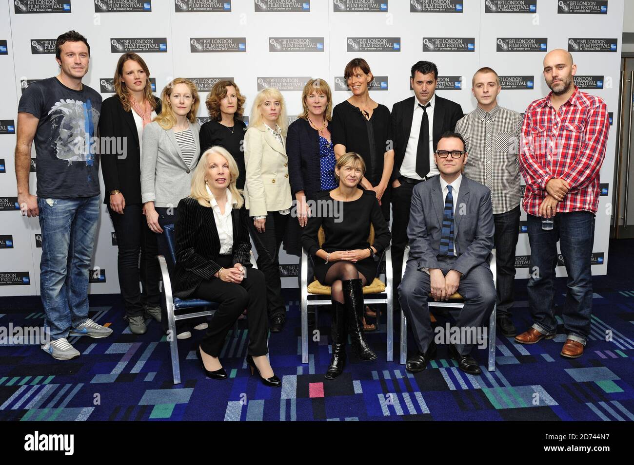 (L-R Back Row) Stevan Riley, Debs Gardner-Patterson, Julie Moggan, Joanna Hogg, Carol Morley, Hannah Rothschild, Clio Barnard, Danny o'Connor, Brian Welsh, Jamie Thraves, (L-R Front Row) da Nevill, Sandra Hebron, al lancio del film di Hayden B54th a Londra. Foto Stock