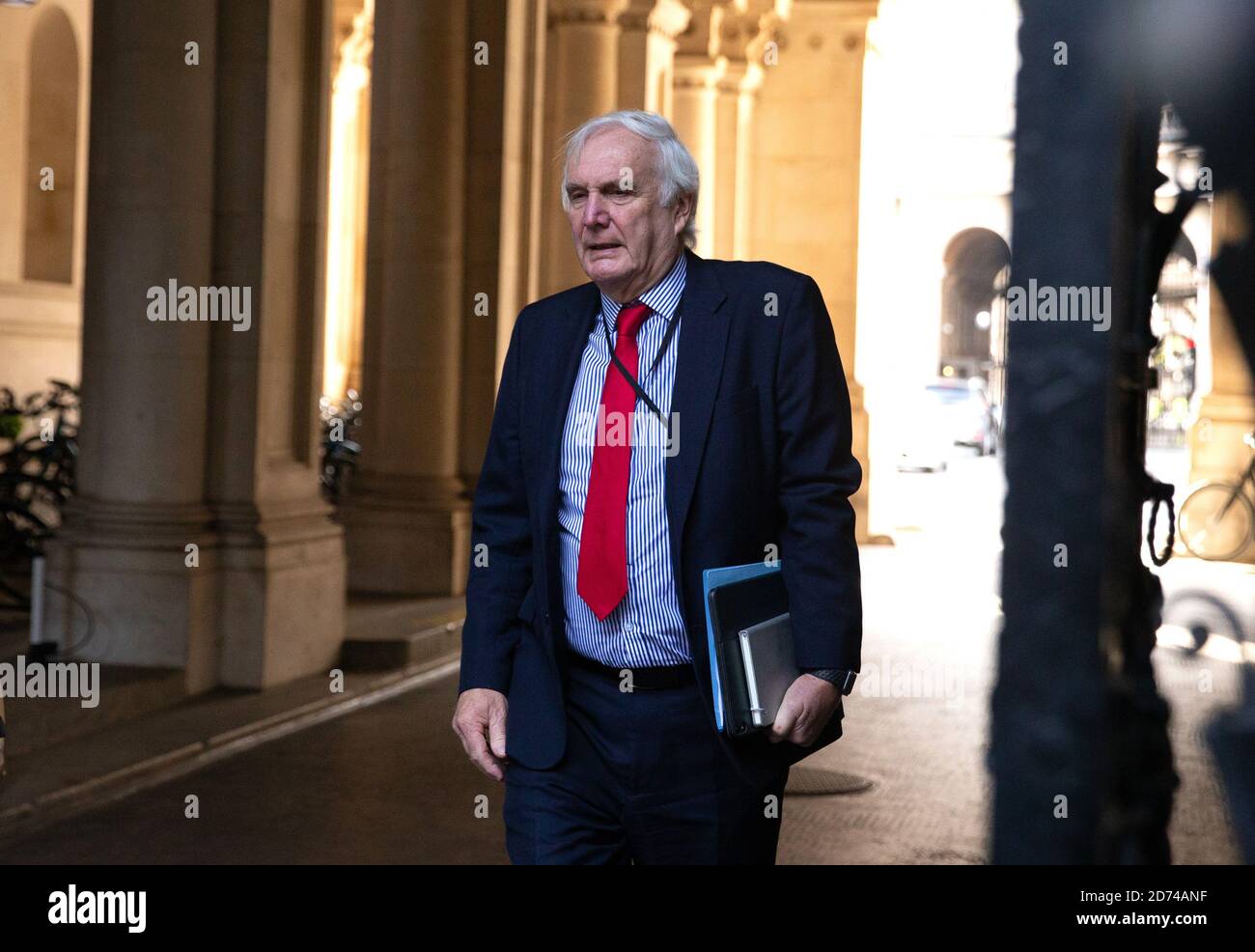 Londra, Regno Unito. 20 Ott 2020. Sir Edward Lister, Consigliere strategico principale di Boris Johnson, ritorna dopo la riunione settimanale del Gabinetto. Credit: Mark Thomas/Alamy Live News Foto Stock