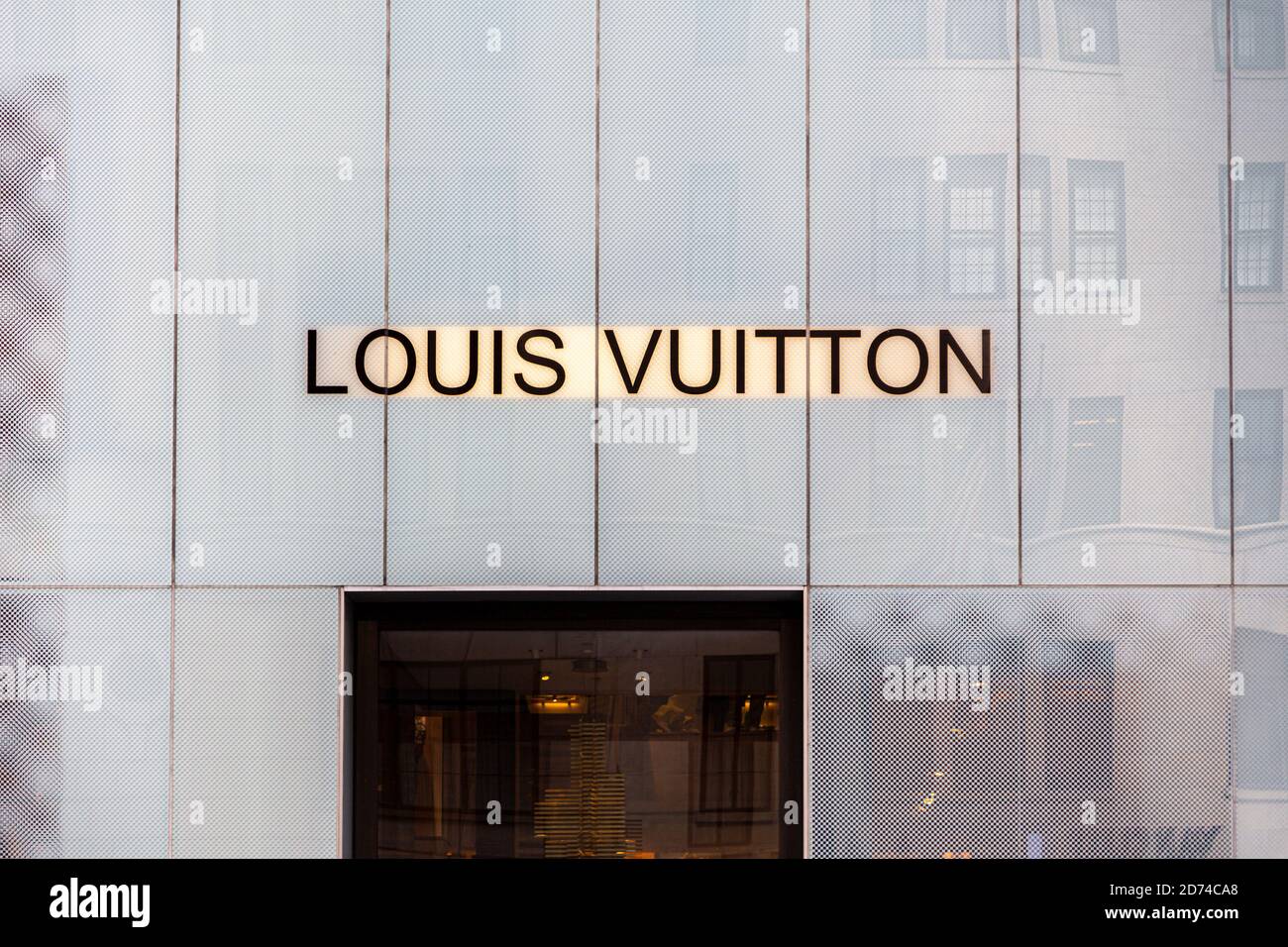 Louis Vuitton ingresso principale del negozio in 1 East 57th Street, Manhattan, New York. Foto Stock
