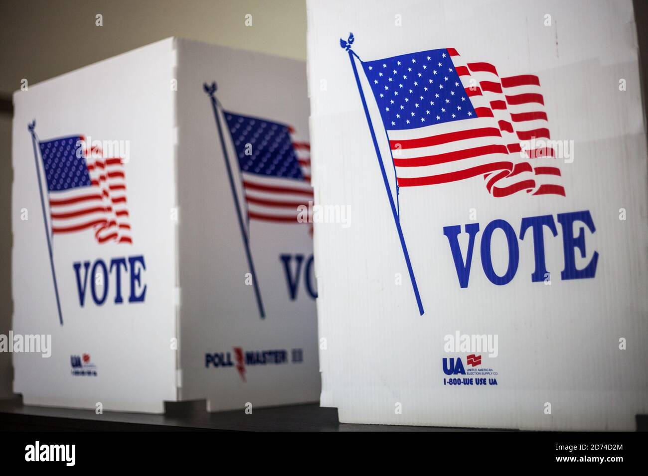 BROWNFIELD, TX - 10/09/2020 - postazioni di voto alla stazione di voto durante le elezioni americane. Foto Stock
