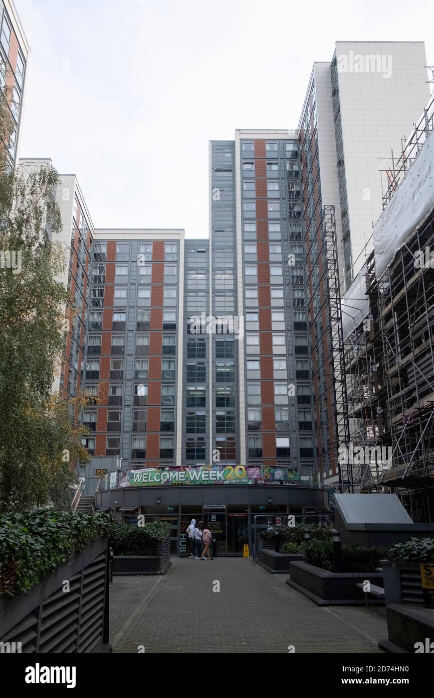 20 ottobre 2020. A circa 700 studenti e non studenti dell'Università di Londra occidentale è stato detto di lasciare gli appartamenti Paragon a Brentford a causa di una revisione completa della sicurezza. L'operatore del sito Notting Hill Genesis ha dichiarato che effettuerà un'indagine completa a causa di problemi strutturali e di sicurezza antincendio. Foto di Ray Tang. Foto Stock