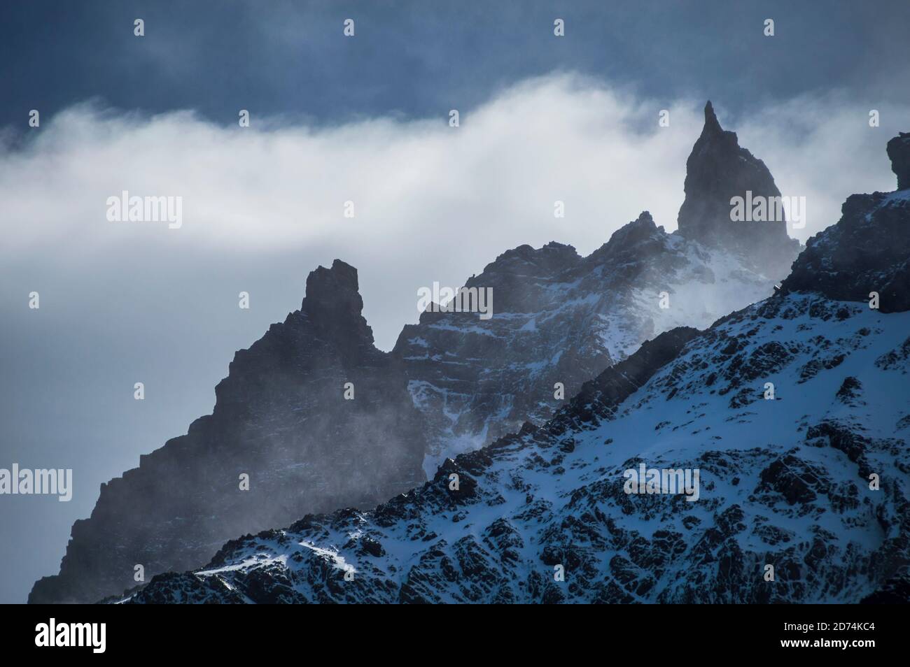 Suggestivo paesaggio montano, Parco Nazionale Torres del Paine, Patagonia, Cile Foto Stock