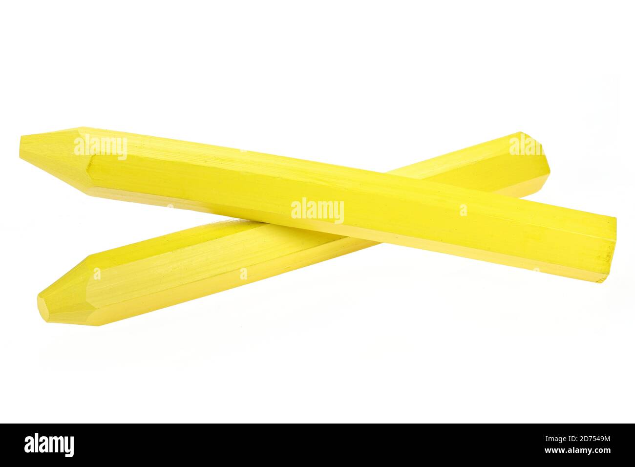 pastello di marcatura giallo isolato su sfondo bianco Foto Stock