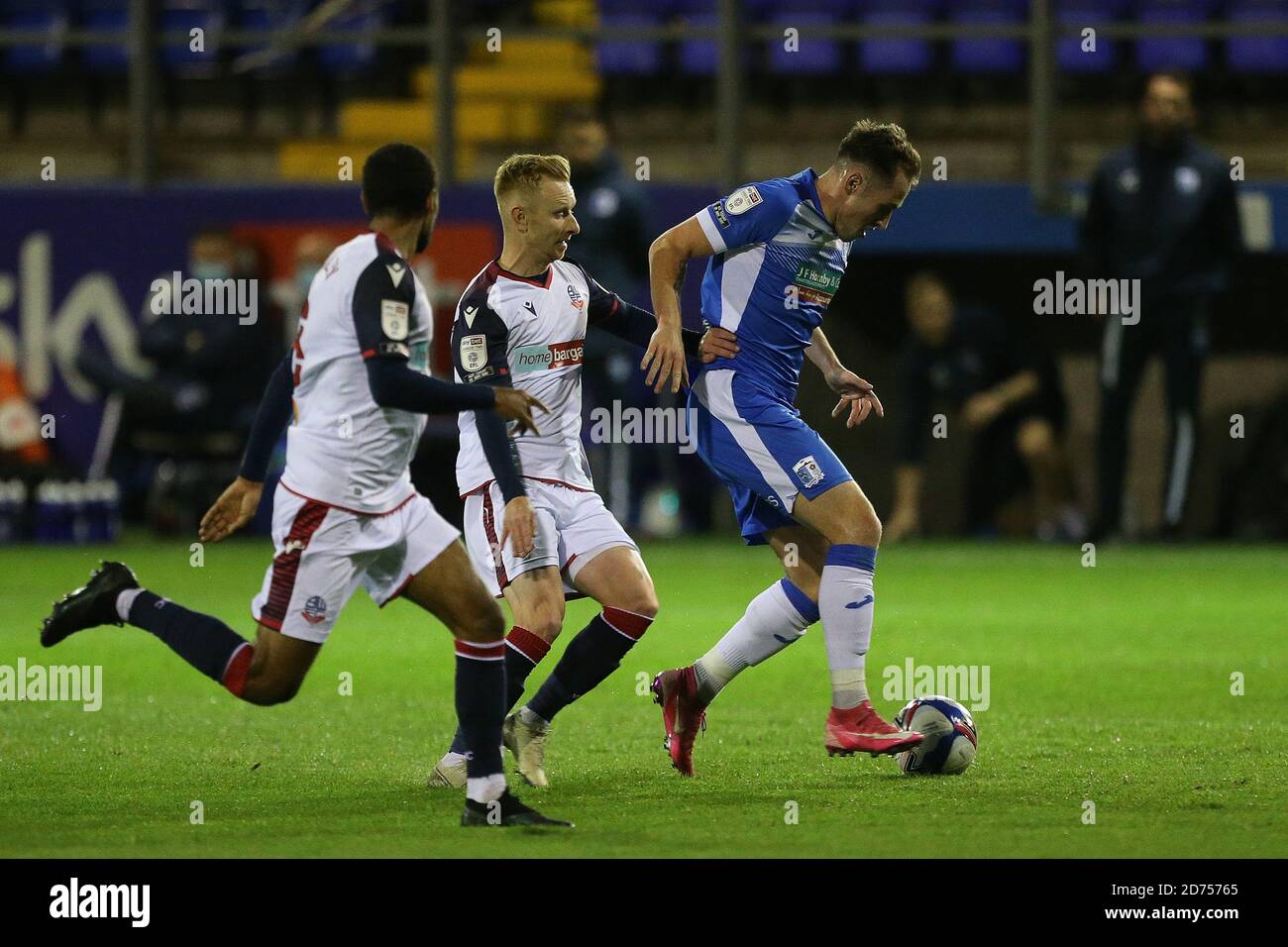 BARROW, INGHILTERRA. 20 OTTOBRE Josh Kay di Barrow in azione durante la partita Sky Bet League 2 tra Barrow e Bolton Wanderers presso la Holker Street, Barrow-in-Furness martedì 20 ottobre 2020. (Credit: Mark Fletcher | MI News) Credit: MI News & Sport /Alamy Live News Foto Stock