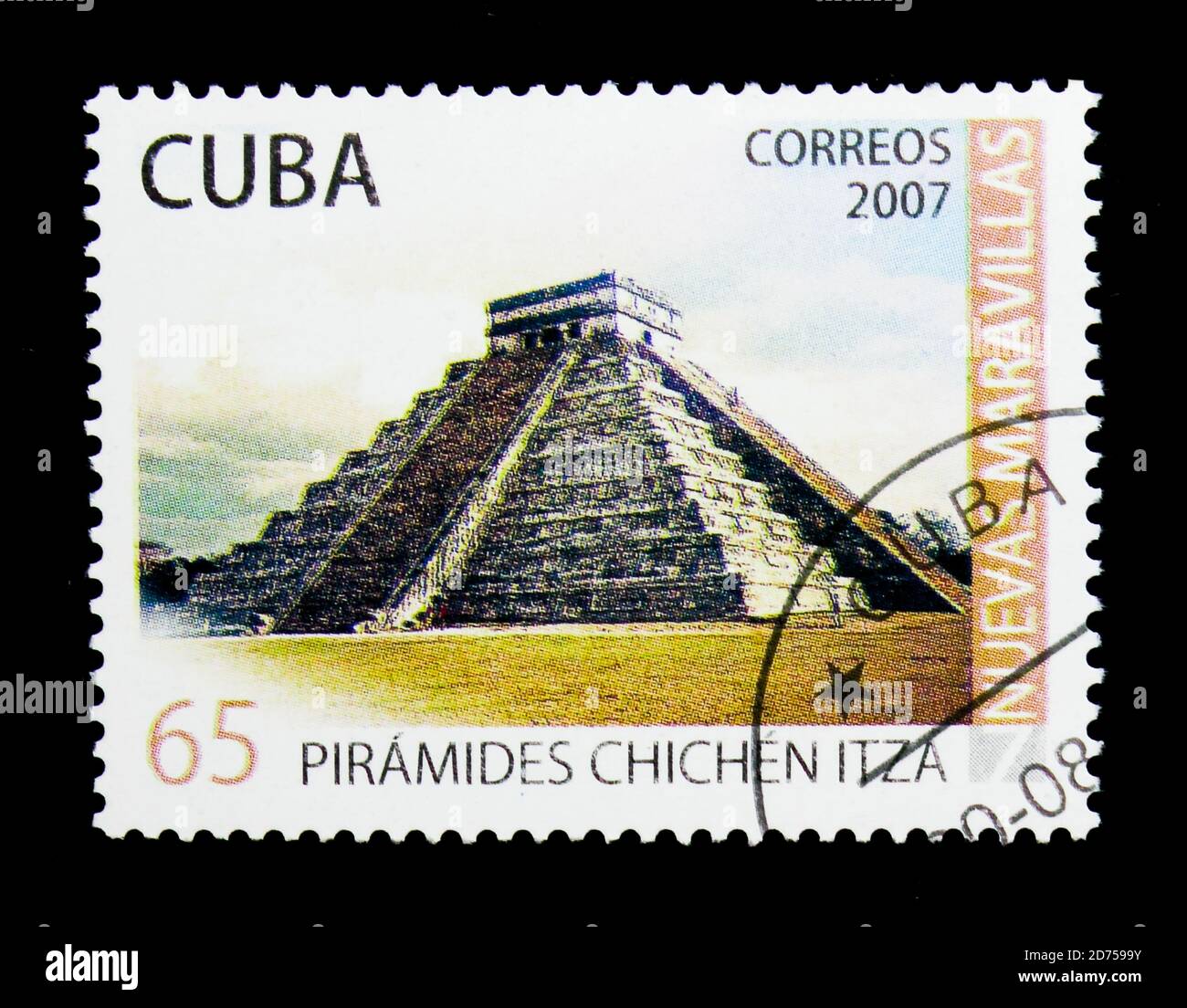 MOSCA, RUSSIA - 25 NOVEMBRE 2017: Un francobollo stampato a Cuba mostra le rovine di Chichen Itza, Messico, nuove meraviglie della serie mondiale, circa 2007 Foto Stock