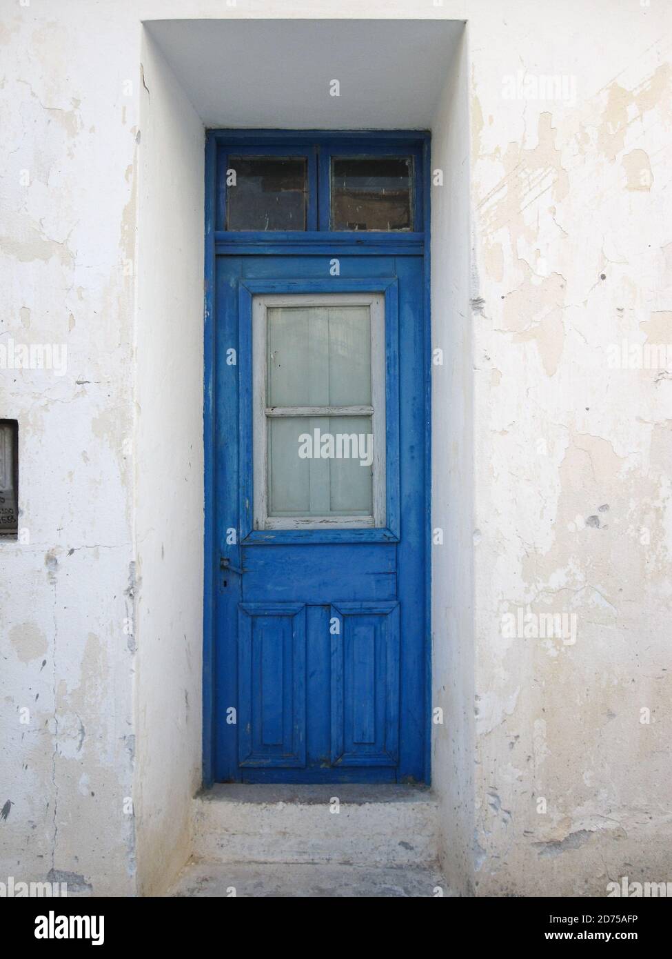 Antica porta tradizionale in legno nel villaggio di Mesotopos, sull'isola di Lesbo (Lesbos), Mar Egeo, Grecia, Europa. Foto Stock