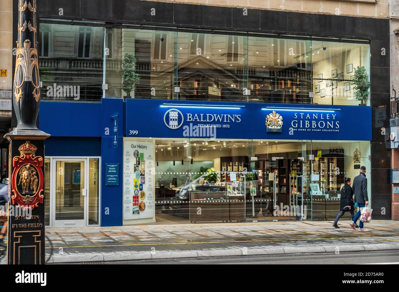 Stanley Gibbons e Baldwins showroom e HQ al 399 The Strand London. Stanley  Gibbons è il più lungo commerciante di francobolli al mondo Foto stock -  Alamy