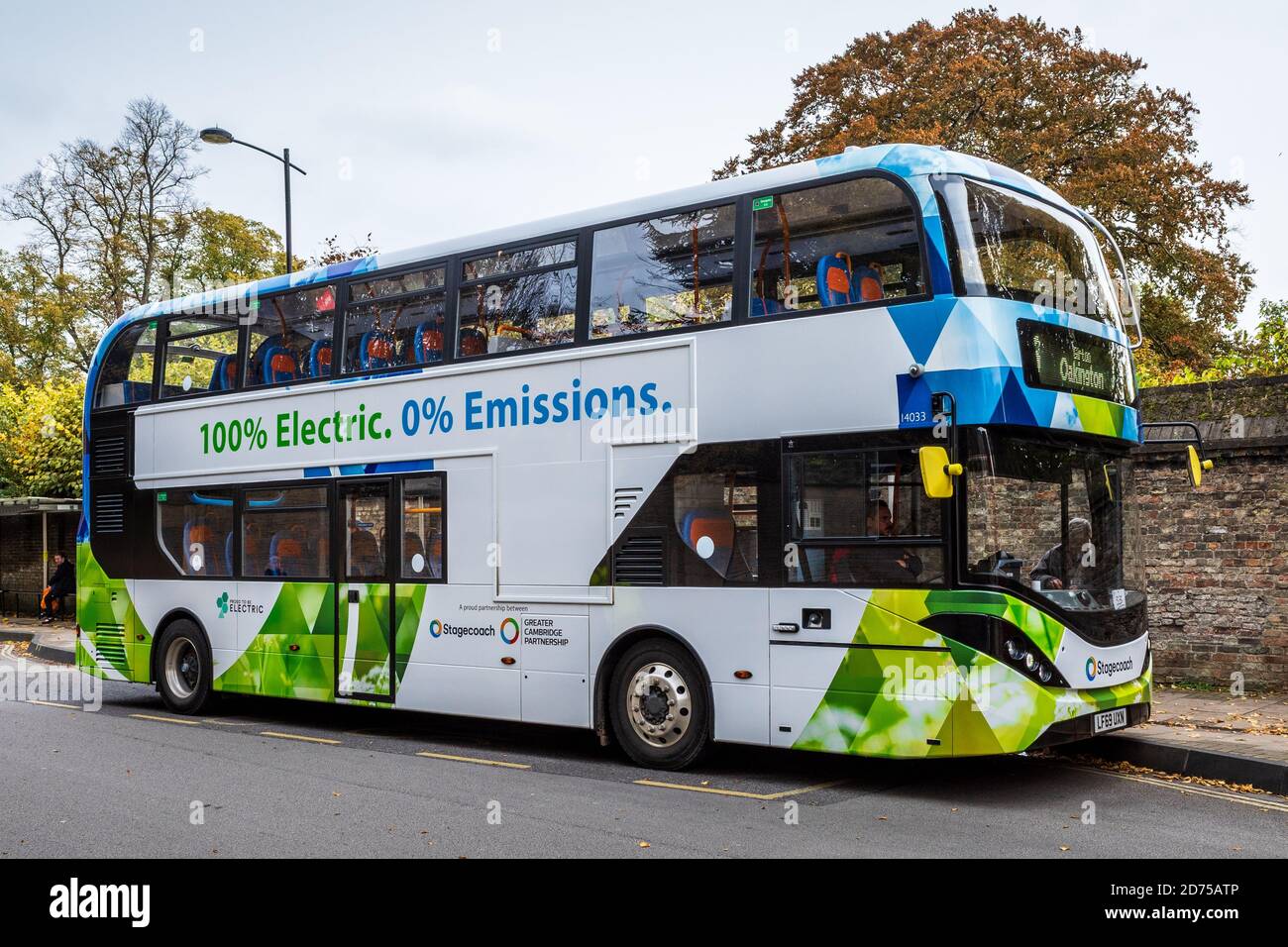 Autobus elettrico a due piani a Cambridge Regno Unito. 100% autobus elettrico a due piani gestito da Stagecoach. Zero Emission - tempo di carica di 8 ore per una gamma di 160 miglia. Foto Stock