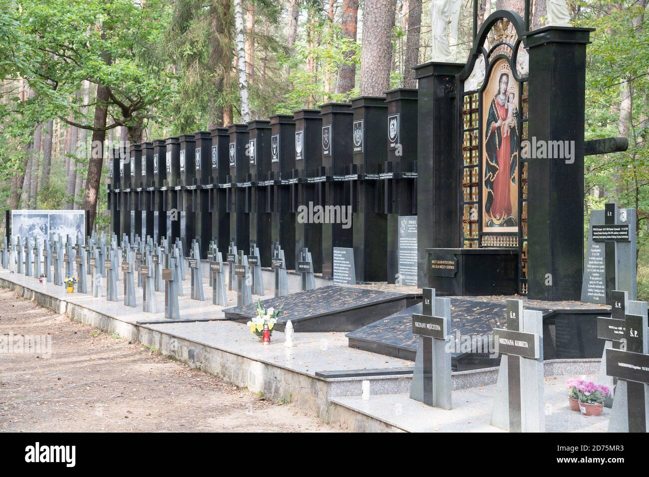 Una delle 30 tombe di massa di almeno 12.000 a 14.000 intellettuali polacchi (attivisti nazionali, insegnanti, sacerdoti) di Kaszuby e Pomerania, extermina Foto Stock