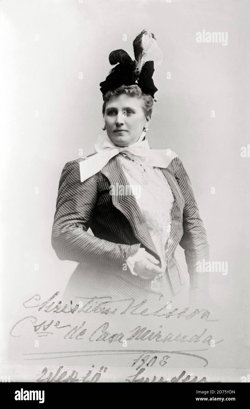 1908 , SVEZIA : la cantante svedese CHRISTINA NILSSON Countesse DE CASA MIRANDA ( 1843 - 1921 ) . Fotografo sconosciuto. - CHRISTINE - CANTANTE LIRICA - OPERA - MUSICA CLASSICA - classica - Ritratto - ritratto - oreccino - oreccini - orecchini - orecchini - gioiello - gioielli - bijoux - gioielli - colletto - colletto -chignon - pizzo - Teatro - TEATRO - OPERA - classica - classica - cappello - cappello - piume - piume - fiocco - prua - contessa - nobili - Nobiltà - Nobility - Nilson - Niison --- Archivio GBB Foto Stock