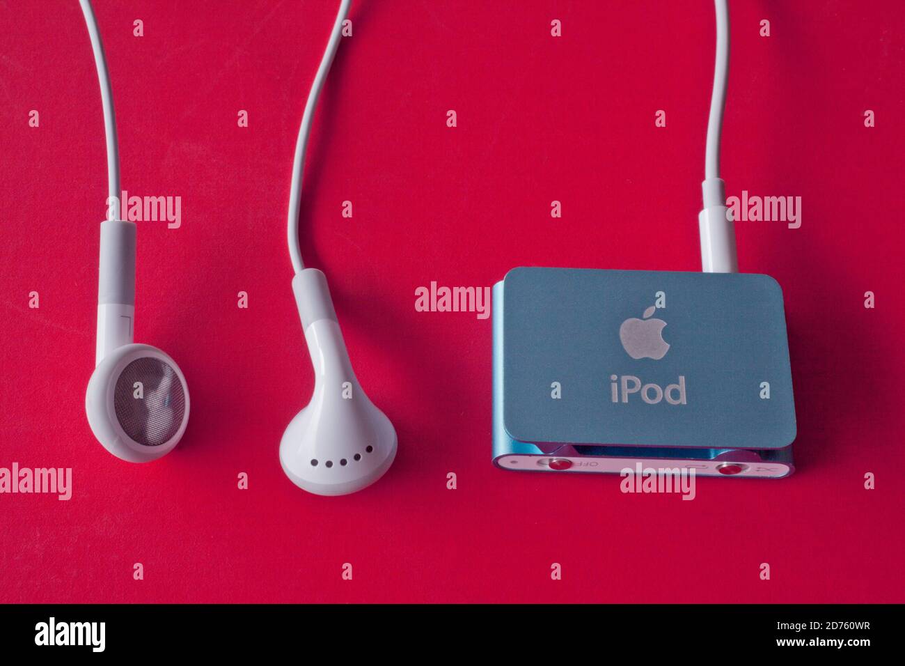 IPod Shuffle Apple con tappi per le orecchie Foto Stock