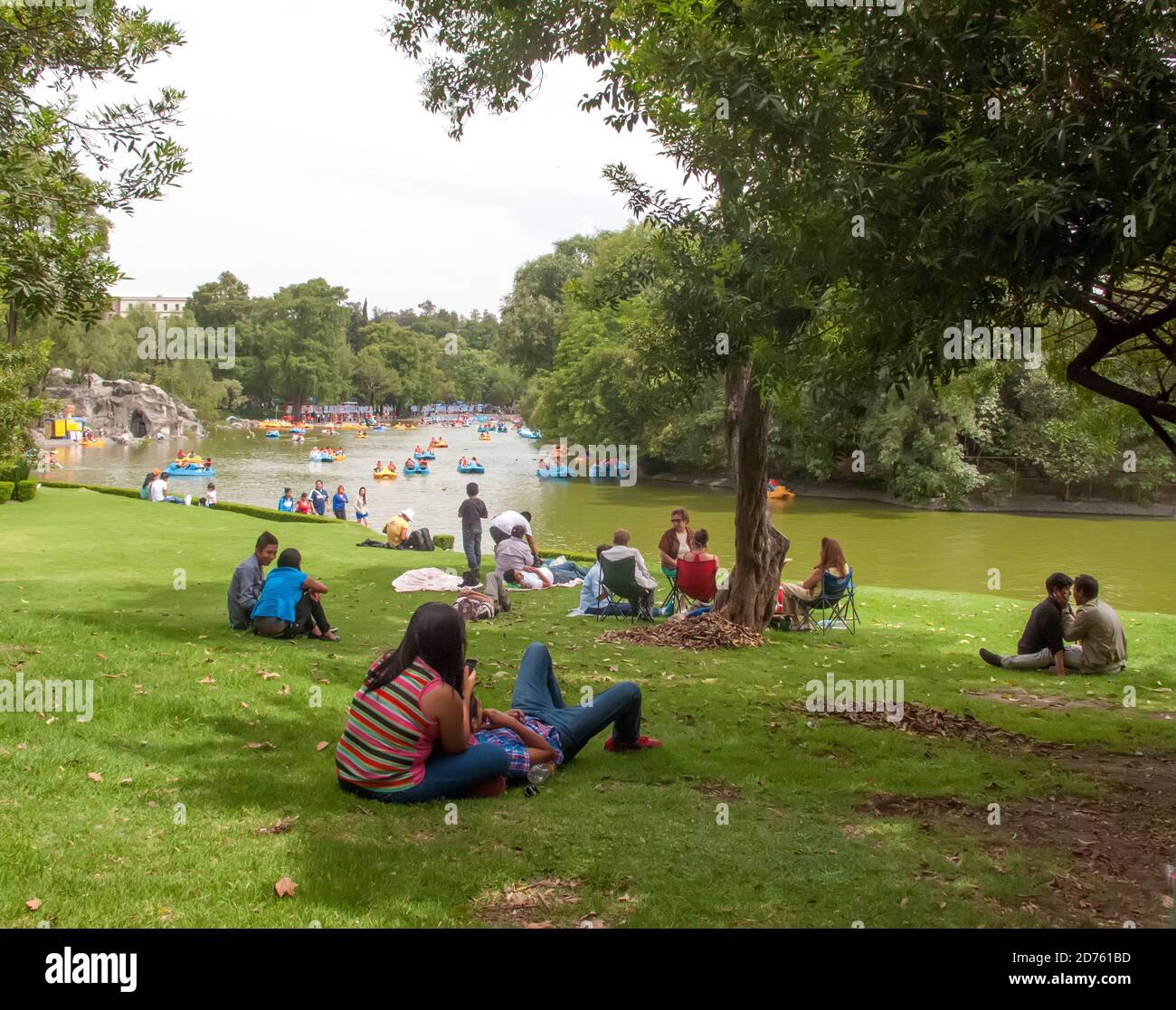 Persone che si rilassano a Chapultepec Park, Città del Messico, Messico Foto Stock