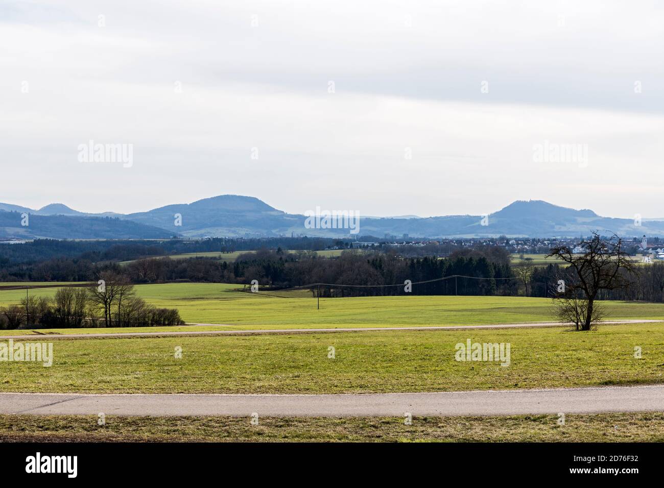 Hohenstauffen, Herlikofen, Schwaebisch-Gmuend, Feld, Wald, Ortschaft, Huegel Foto Stock