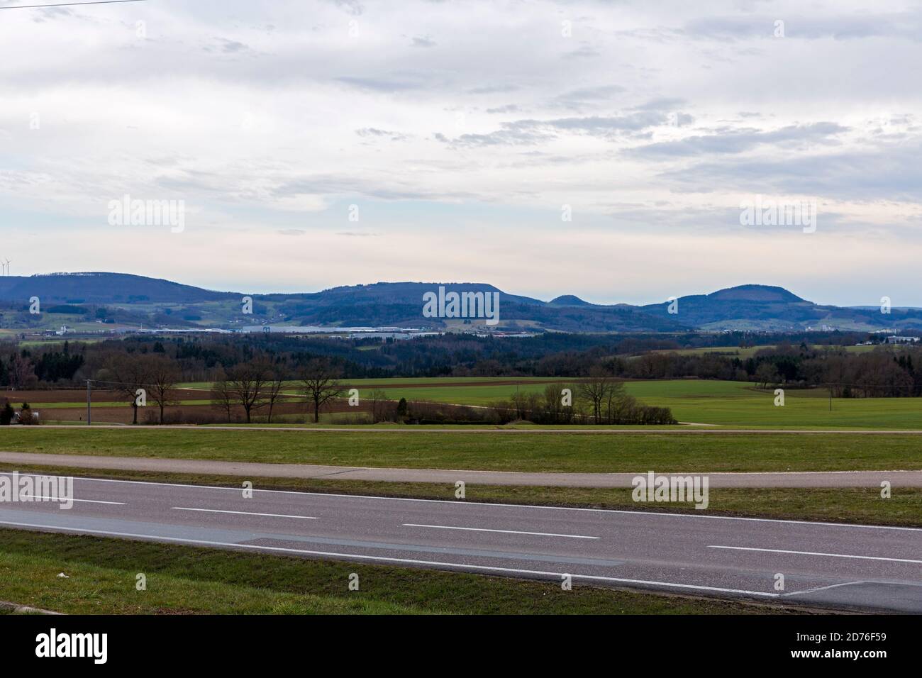 Schwaebisch-Gmuend, Feld, Wald, Strasse, Ortschaft, Schwaebische Alb Foto Stock