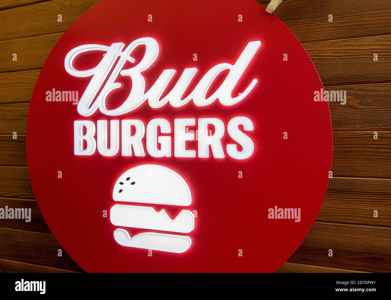 MOSCA - DEC 29: BUD BURGERS Budweiser ristorante con logotipo a Mosca il 29 dicembre. 2019 in Russia. Foto Stock