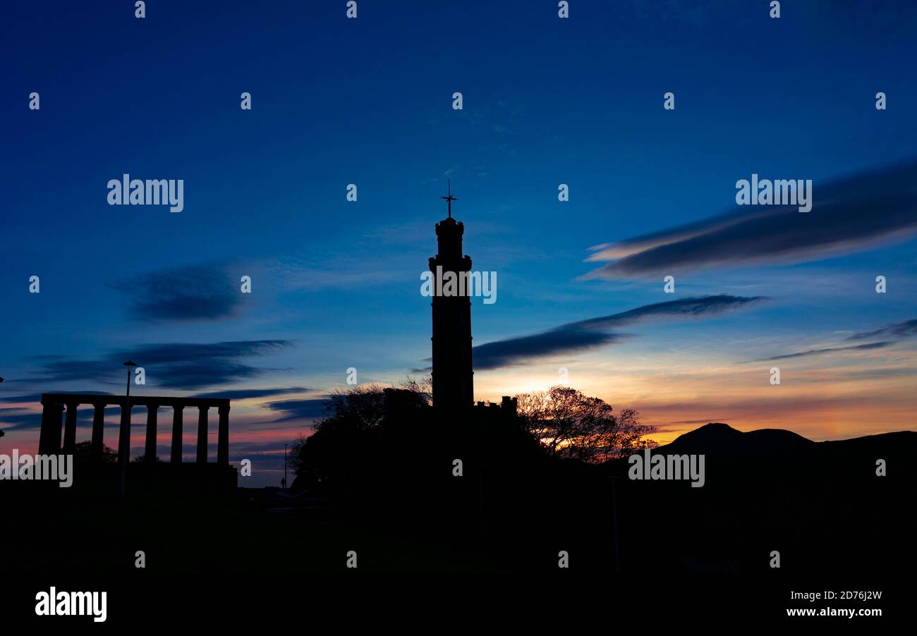 Edimburgo, Scozia, Regno Unito. 21 ottobre 2020. Il Monumento Nelson sulla collina di Calton è scolpito contro il cielo dell'alba del mattino durante il Trafalgar Day a Edimburgo. Iain Masterton/Alamy Live News Foto Stock
