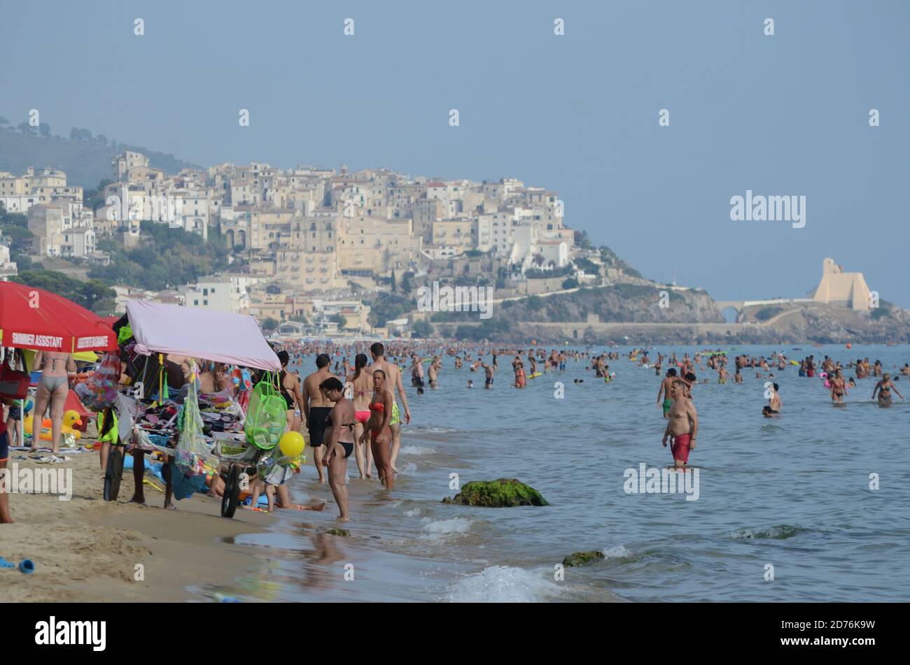 Molti turisti in vacanza in Costa di Ulisse nell'estate del 2020, un periodo in cui l'emergenza sanitaria era fortemente in diminuzione. Foto Stock