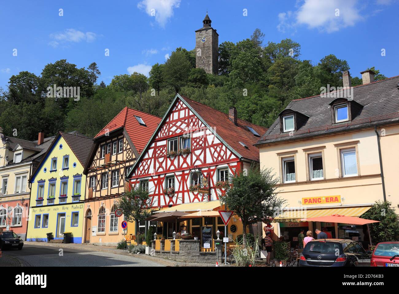 Mercato con torre del vecchio castello, Bad Berneck nel Fichtelgebirge, Bayreuth County, alta Franconia, Baviera, Germania Foto Stock