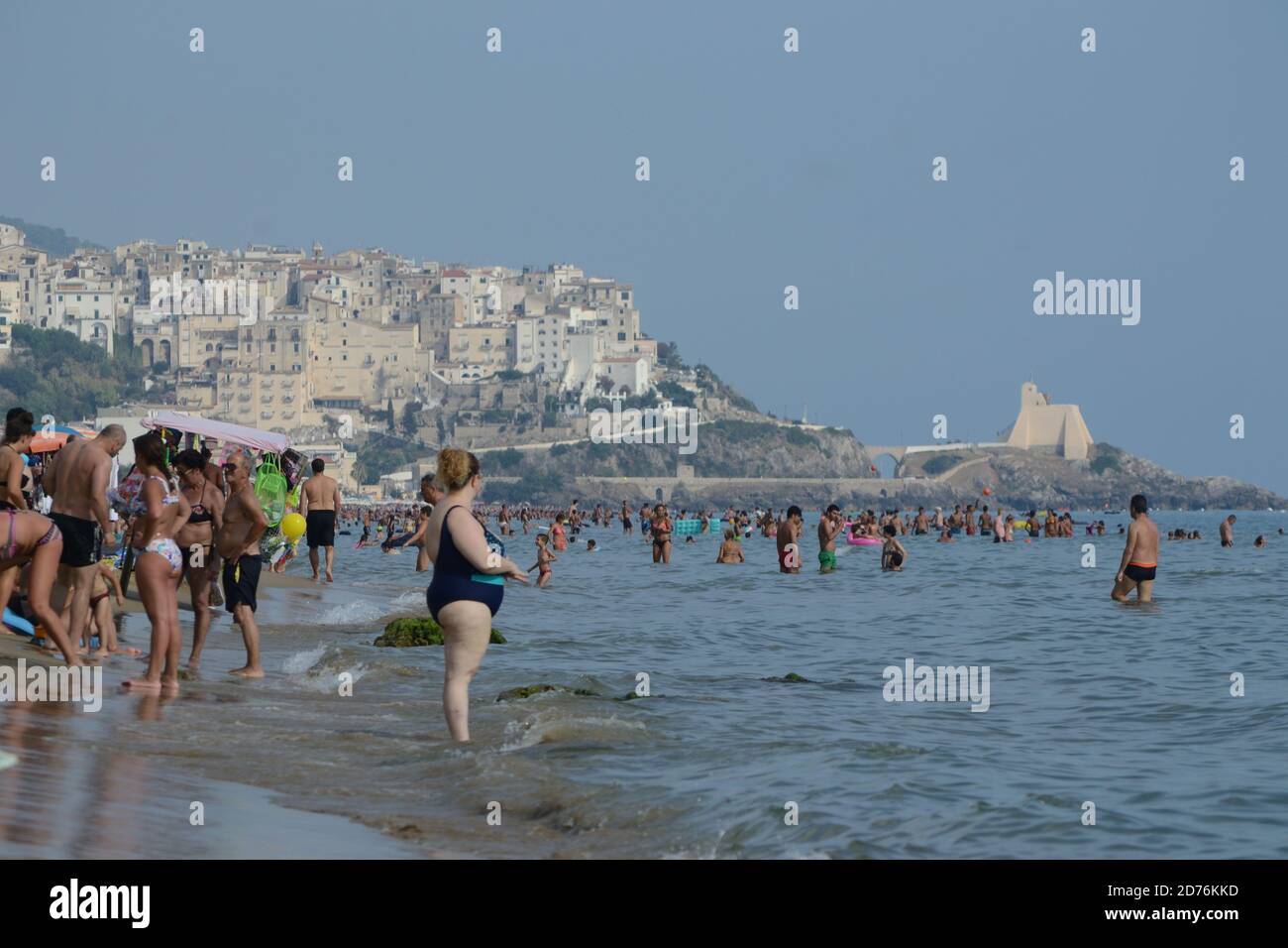 Molti turisti in vacanza in Costa di Ulisse nell'estate del 2020, un periodo in cui l'emergenza sanitaria era fortemente in diminuzione. Foto Stock