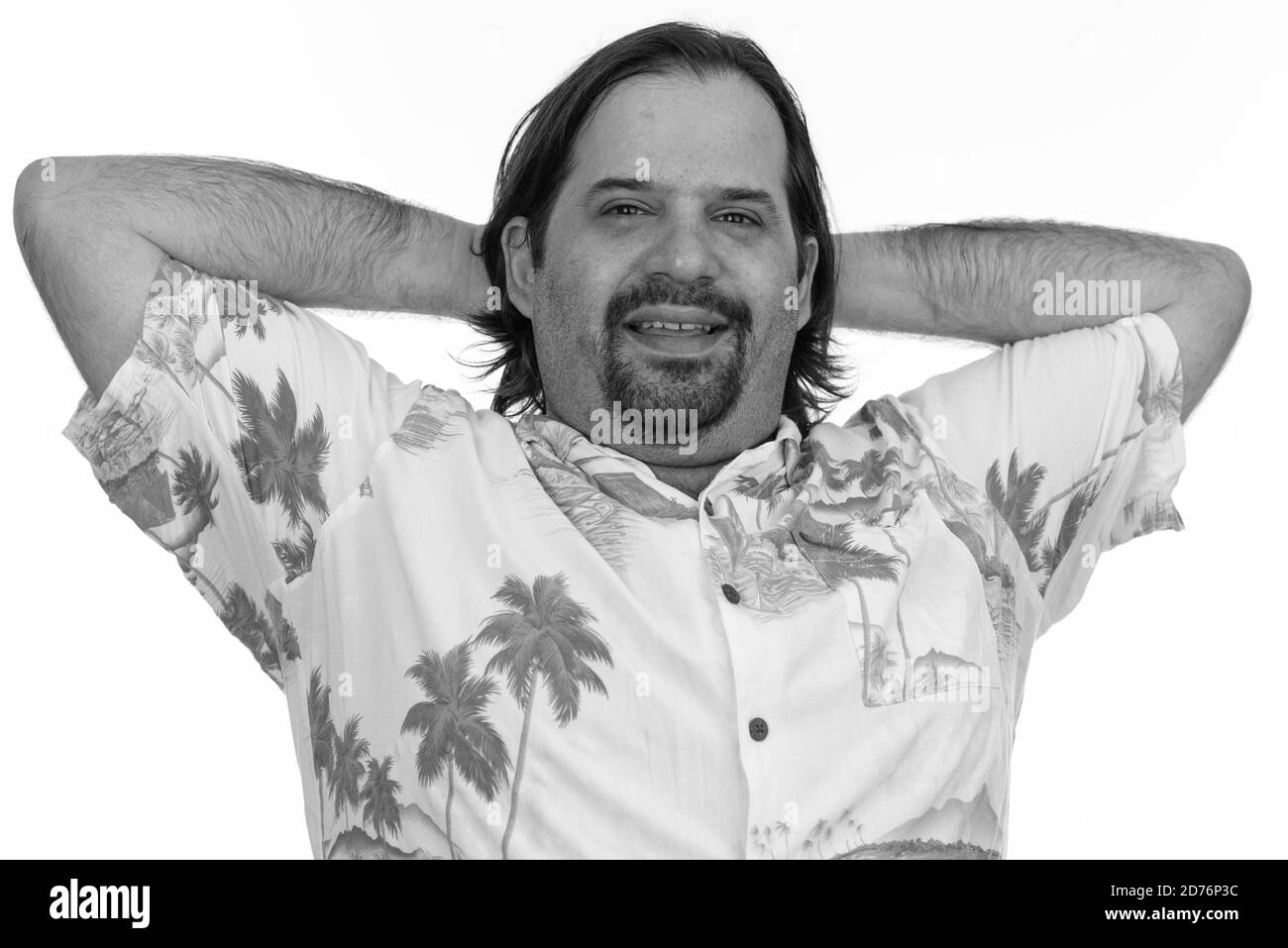 Felice fat uomo caucasico sorridente con le braccia sollevate sulla testa Foto Stock