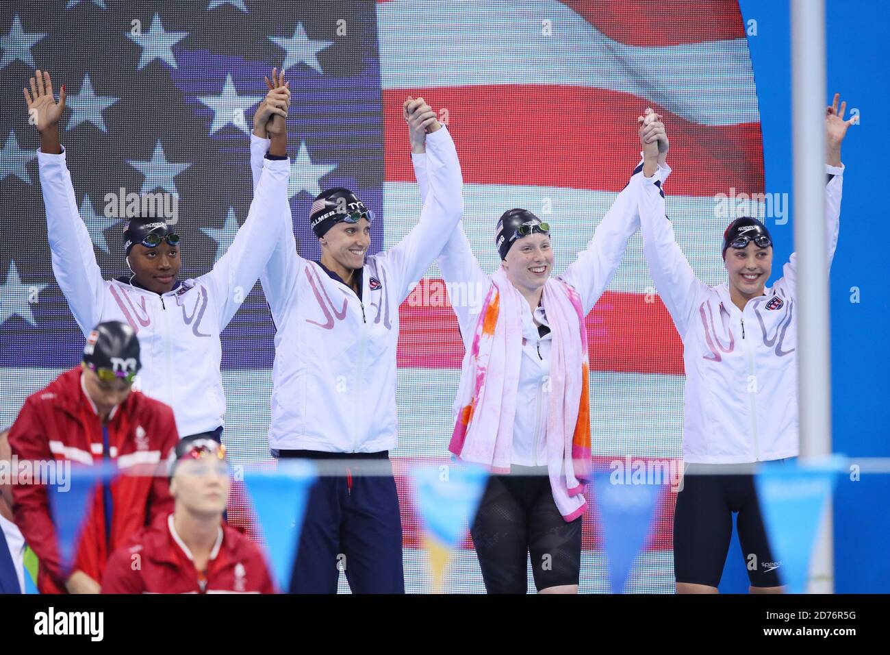 (L-R) Simone Manuel, Dana Vollmer, Lilly King, Kathleen Baker (USA), 13 2016 AGOSTO - Nuoto : Femminile 4x100m Medley Relay Final al Olympic Aquatics Stadium durante i Giochi Olimpici di Rio 2016 a Rio de Janeiro, Brasile. Credit: Yohei Osada/AFLO SPORT/Alamy Live News Foto Stock