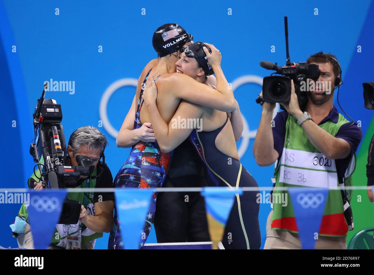 (L-R) Dana Vollmer, Kathleen Baker (USA), 13 2016 AGOSTO - Nuoto : Femminile 4x100m Medley Relay finale al Olympic Aquatics Stadium durante i Giochi Olimpici di Rio 2016 a Rio de Janeiro, Brasile. Credit: Yohei Osada/AFLO SPORT/Alamy Live News Foto Stock