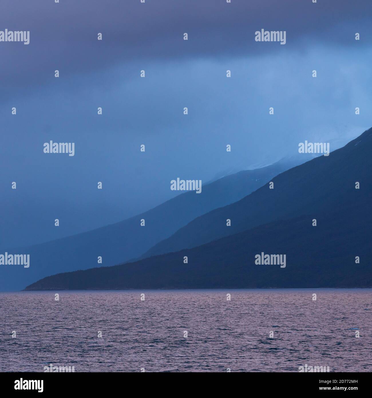 Catena montuosa di Darwin, canale di Beagle, Arcipelago di Tierra del Fuego, Magallanes e Regione dell'Antartide Cilena, Cile, Sud America, America Foto Stock