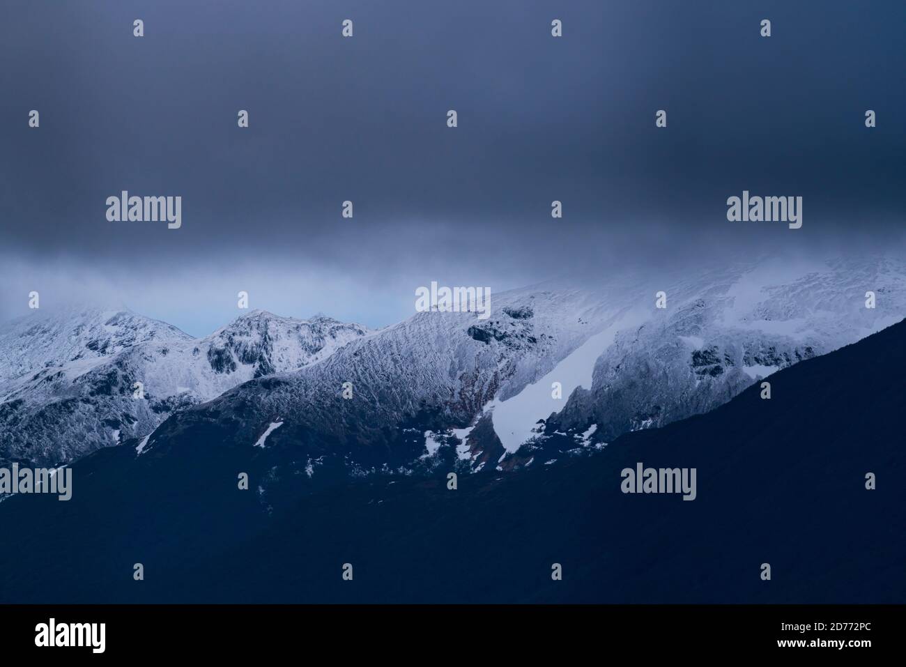 Catena montuosa di Darwin, canale di Beagle, Arcipelago di Tierra del Fuego, Magallanes e Regione dell'Antartide Cilena, Cile, Sud America, America Foto Stock